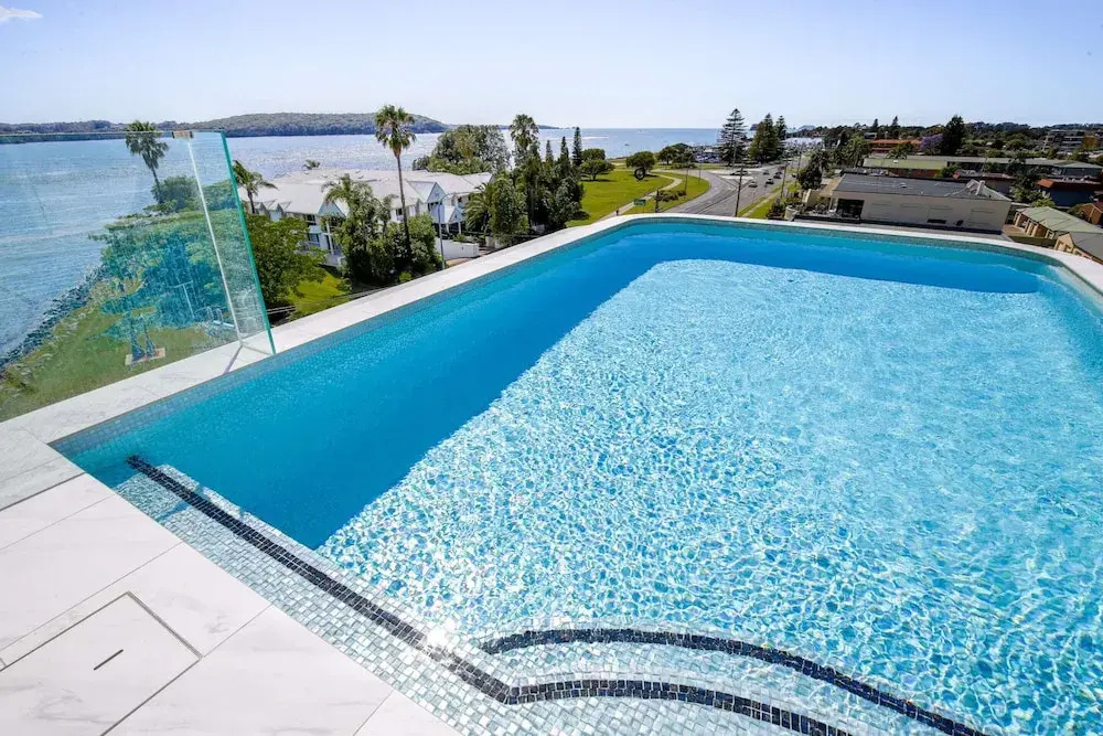 Deluxe 3-bed Unit With Views