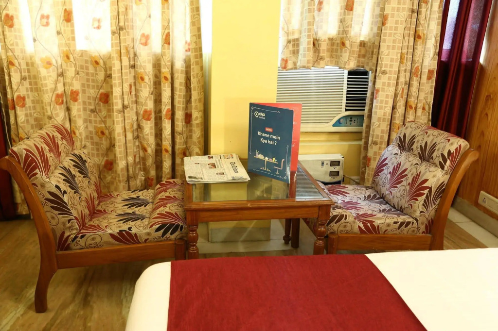 OYO 821 Sarao Hotel