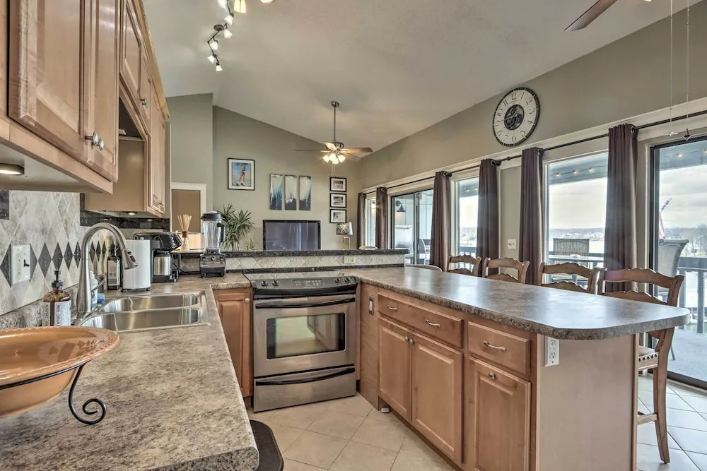 Lake of the Ozarks Views: Osage Beach Condo!