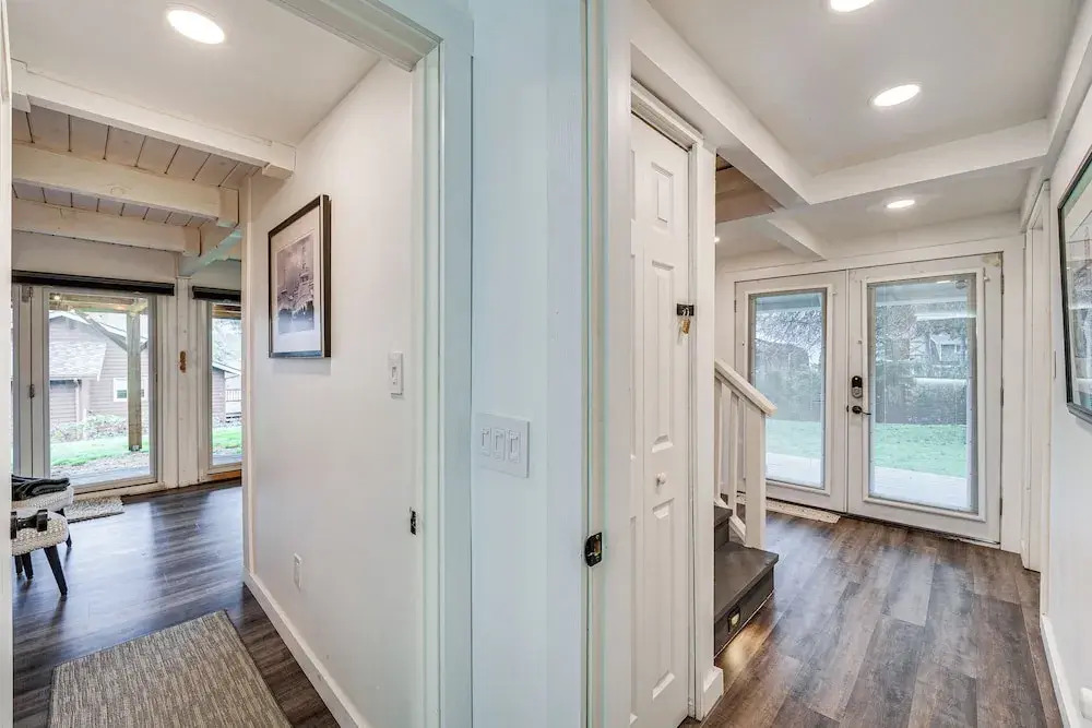 Stylish Bellingham Home w/ Lake + Mountain Views!