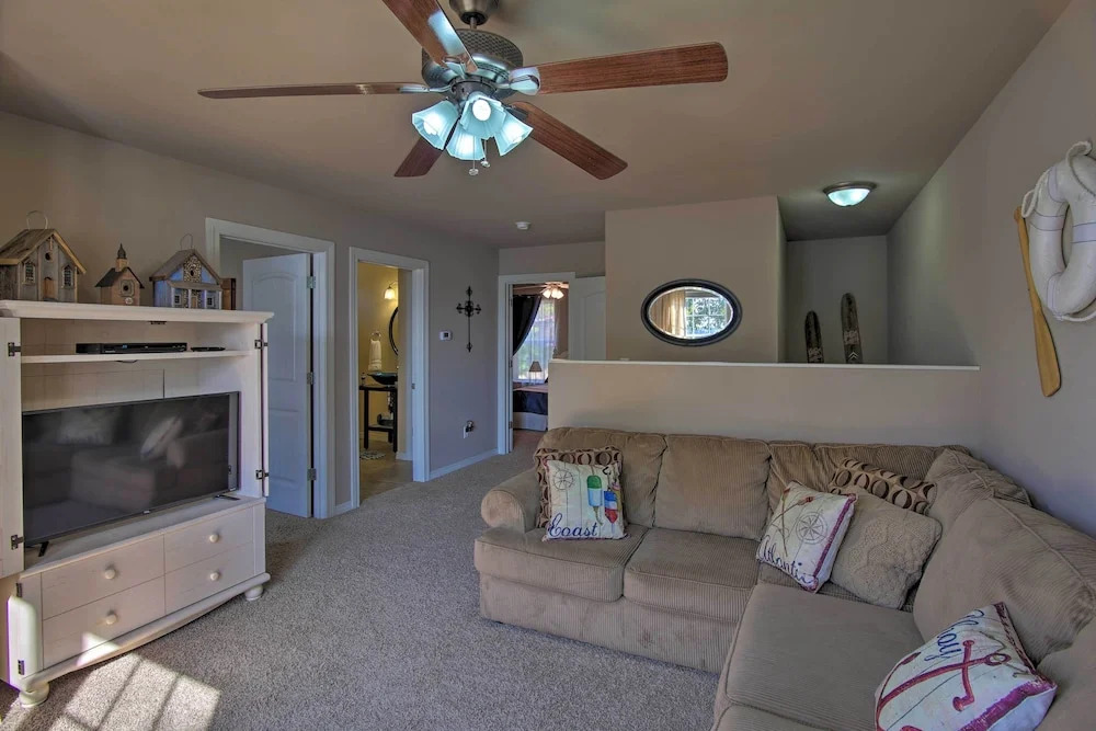 Lakefront Home w/ Shared Boat Ramp in Grove!