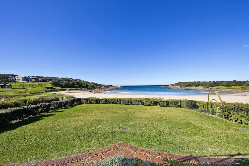 Sails on the Beachfront - Exclusive Seaside Home
