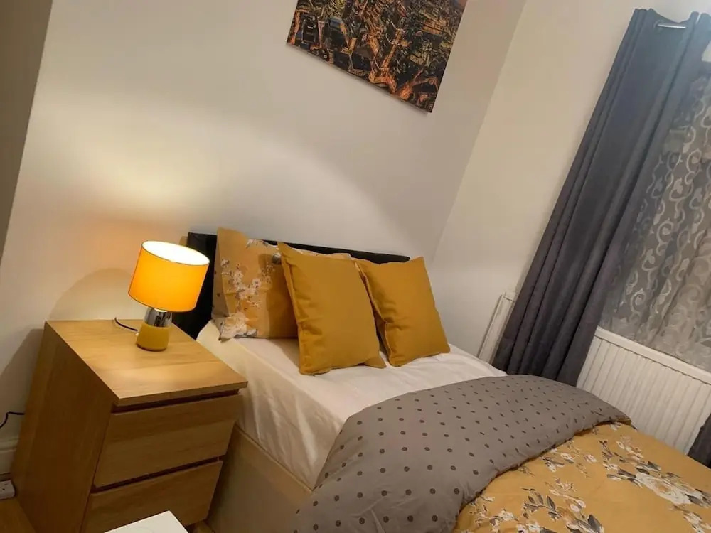Immaculate 7-bed House in London