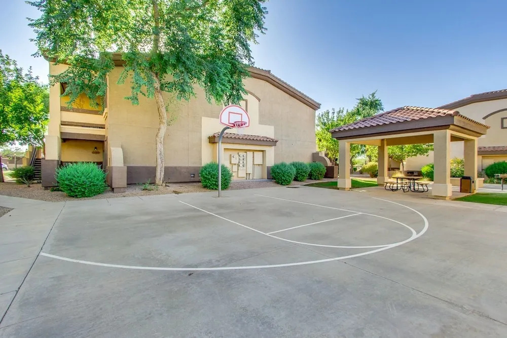Southern #1064 - 2 Br condo by RedAwning