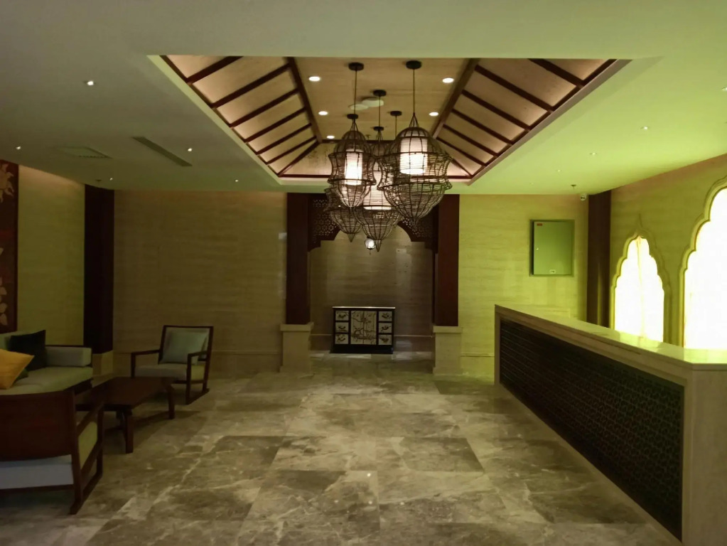 Mangshi Bailongshe Hotel (Dehong Mangshi Airport Dehong Mangshi Square Branch)