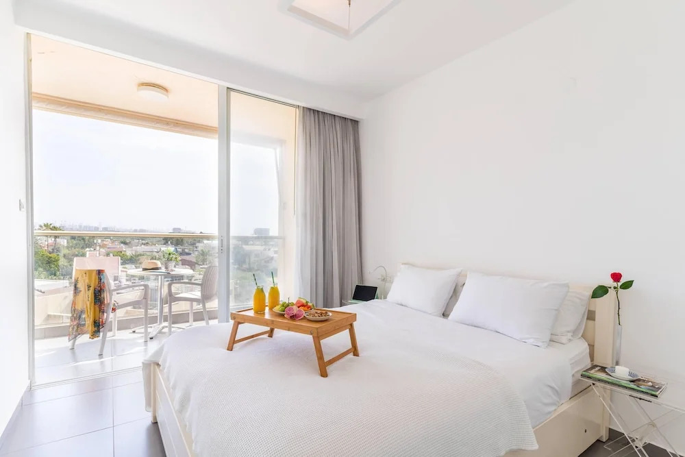 Top Tier Apartment with Swimming Pool