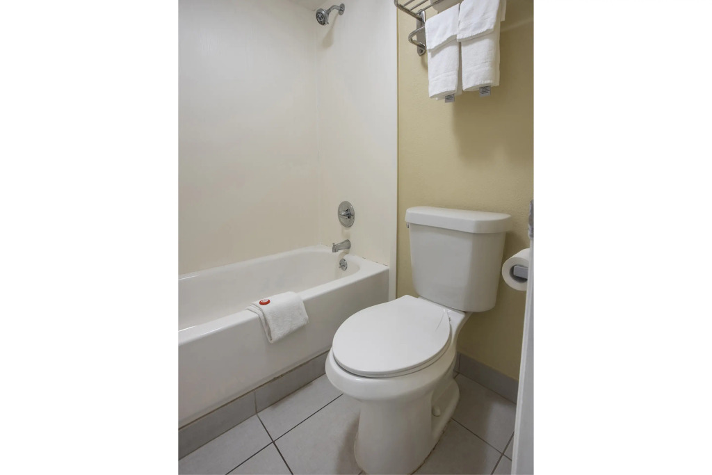 OYO Hotel Knoxville TN Cedar Bluff I-40