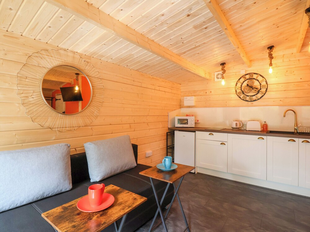 Log Cabin - Amber Glow