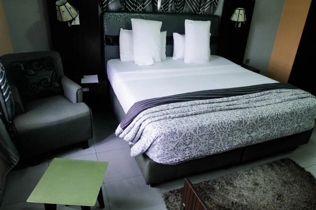 Crownedge Hotels