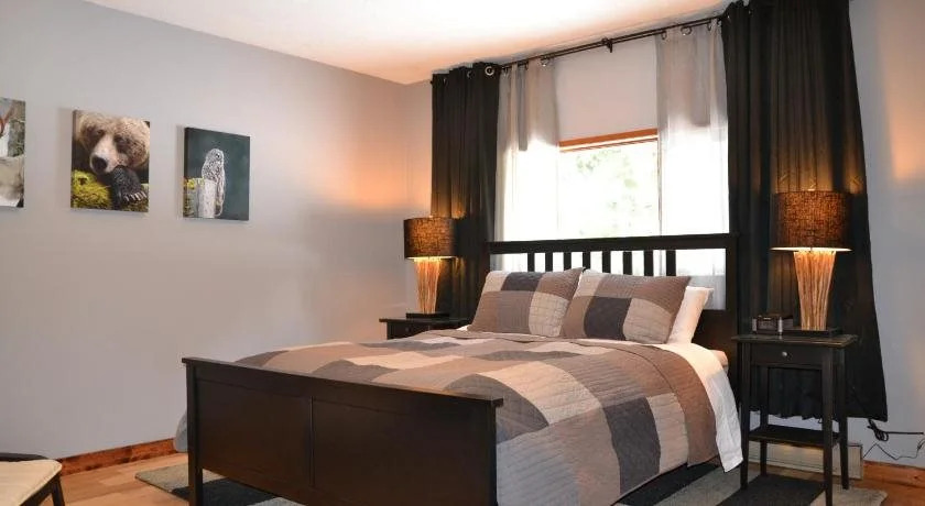 The Pines Bed & Breakfast, B&B