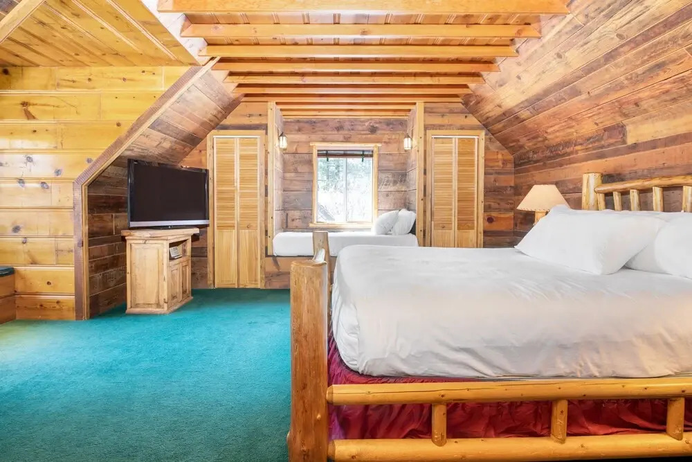 Moosehead by AvantStay Lakefront Cabin w Pool Table Bar and Lake Access