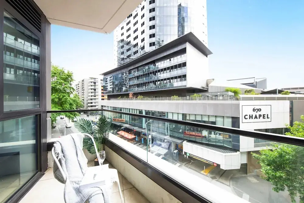 Bright & Modern 2BR Apt on Iconic Chapel Street