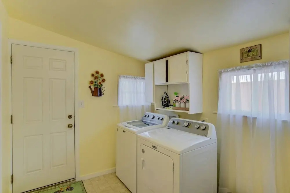 3 Bedroom Downtown with Firepit