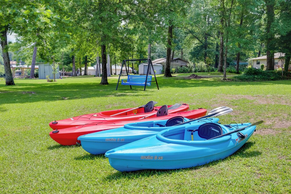 Lakefront Home w/ Kayaks & Dock in Hot Springs