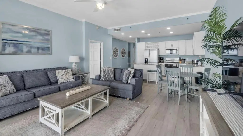Large 3 Bd Penthouse 2020 In Laketown, Great Views and Amenities!