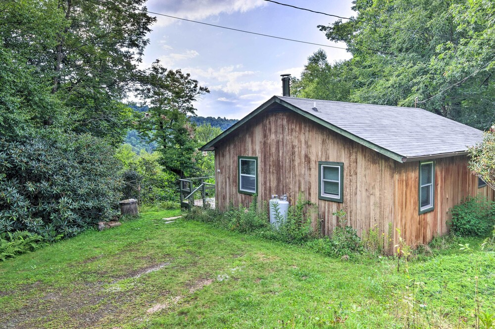 8 Acres + Hiking Trails: Little Switzerland Escape