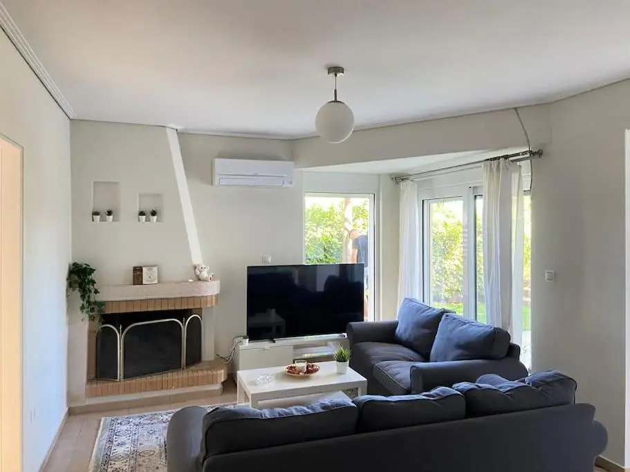 Cozy 2 Room Apartment With Garden near Athens Air-Port