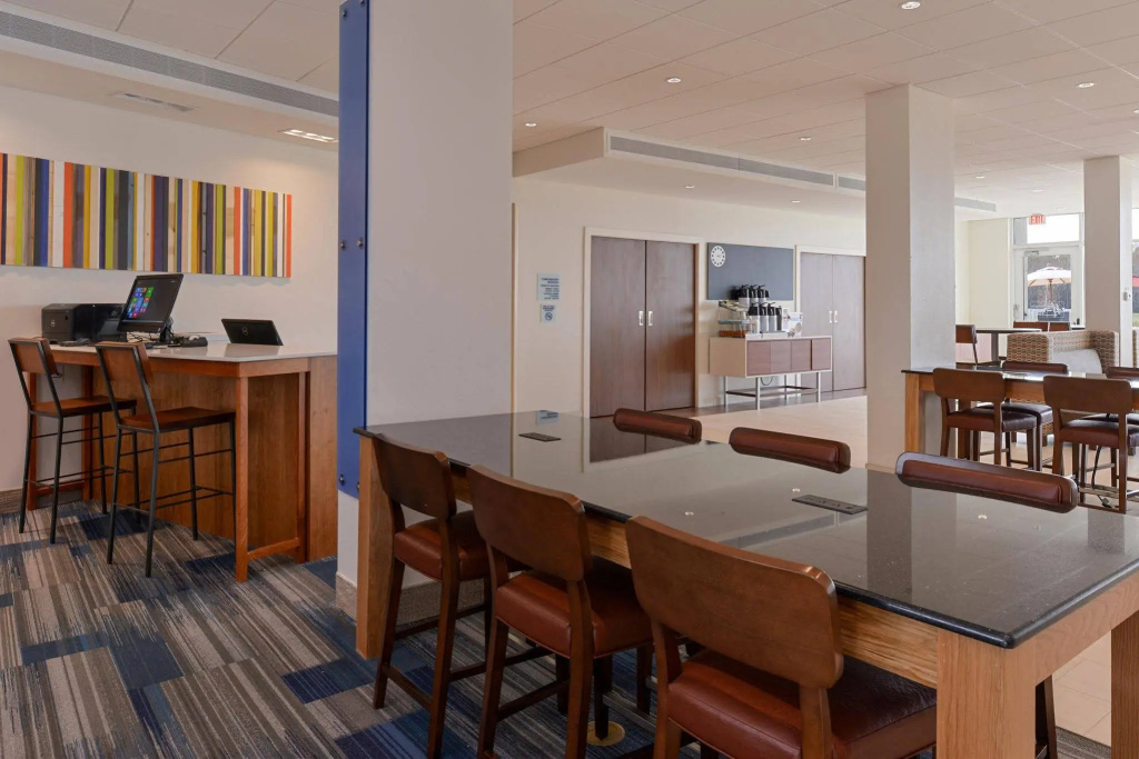 Holiday Inn Express & Suites Salem by IHG