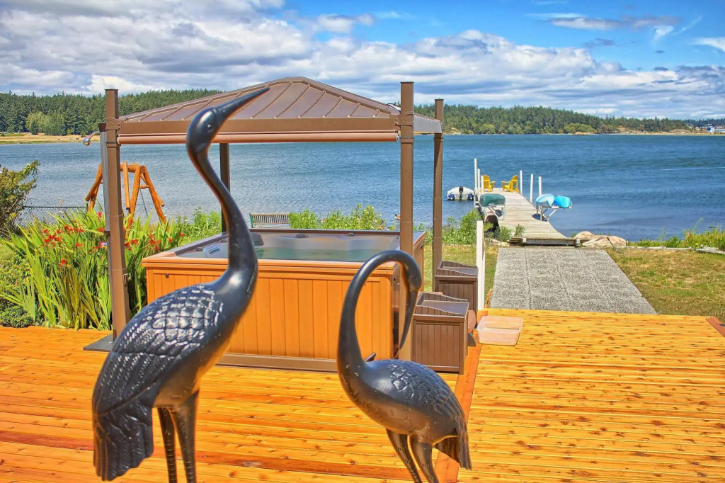 Birds of a Feather Victoria Oceanfront Studio Suites
