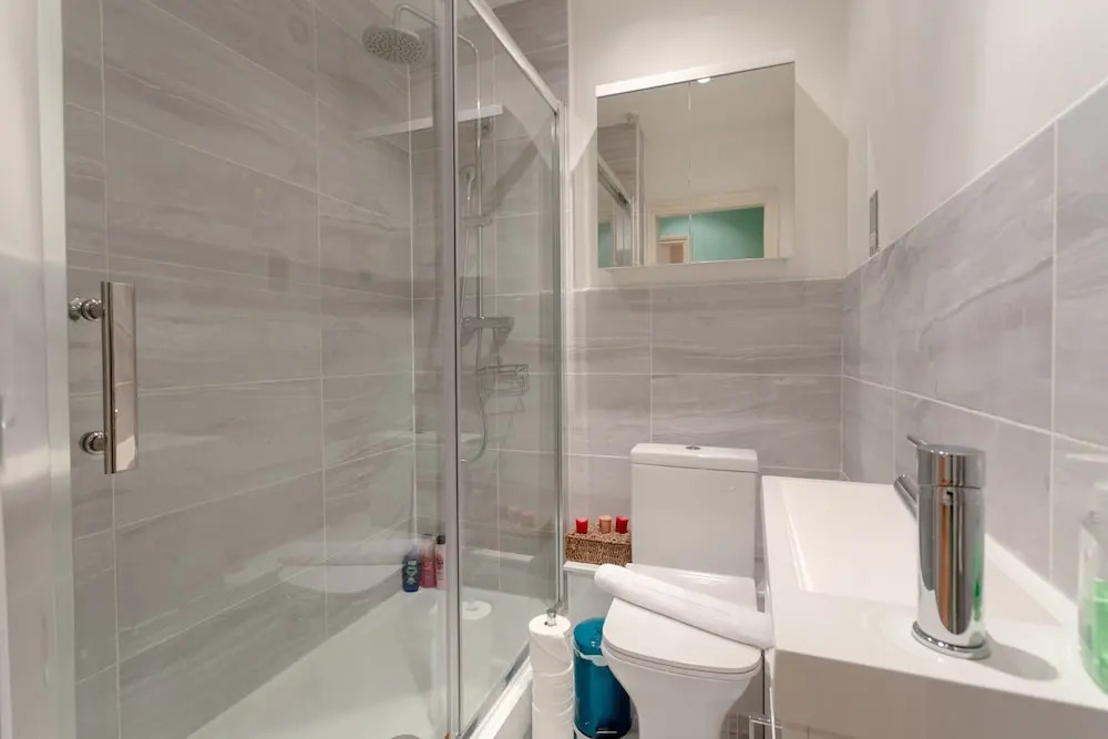 2 Bedroom Apartment With Garden in Chelsea