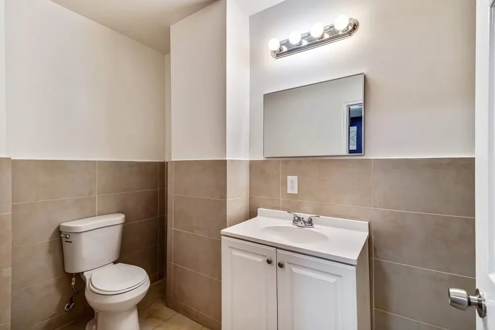 A Touch of Blue! Stylish 2BD Next to Reading Terminal Market
