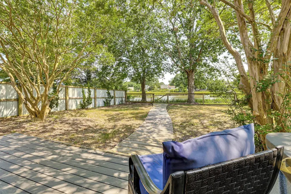 Riverfront Fun: Quiet Home Near Hampton Coastline