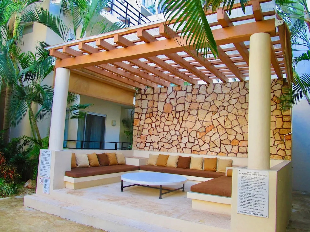Aqua Terra Palm by Playa Paradise