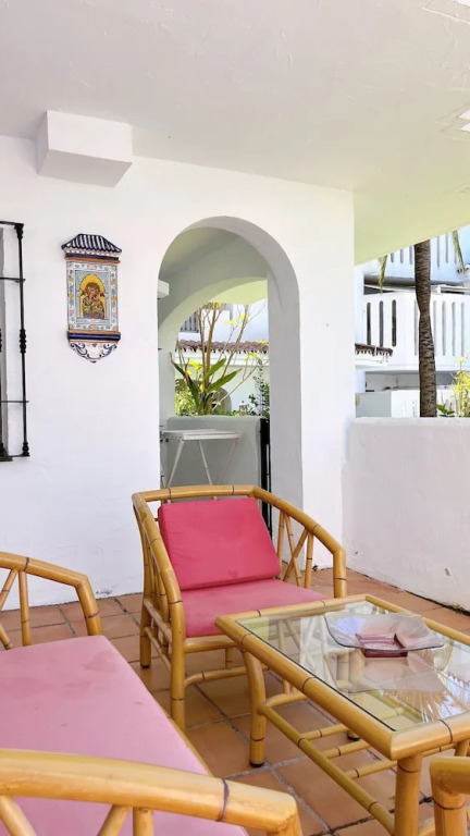 Spacious Poolside 3 Bedroom F-5