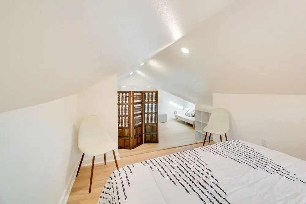 Chic Hot Springs Vacation Rental, Walk to Town!