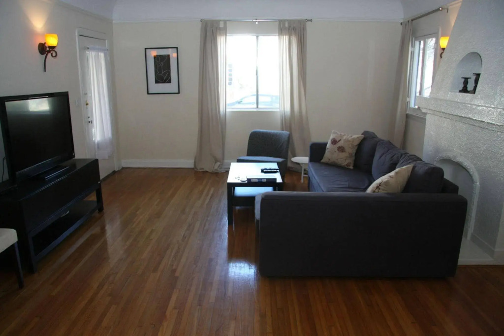West Hollywood Vintage Vacation Apt