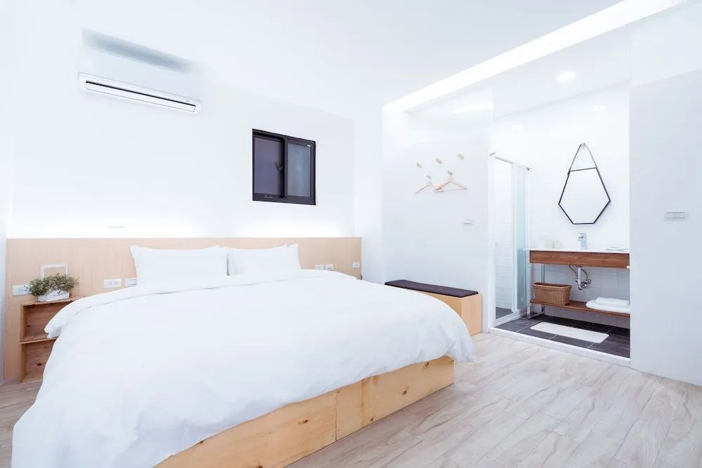 UNS B&B