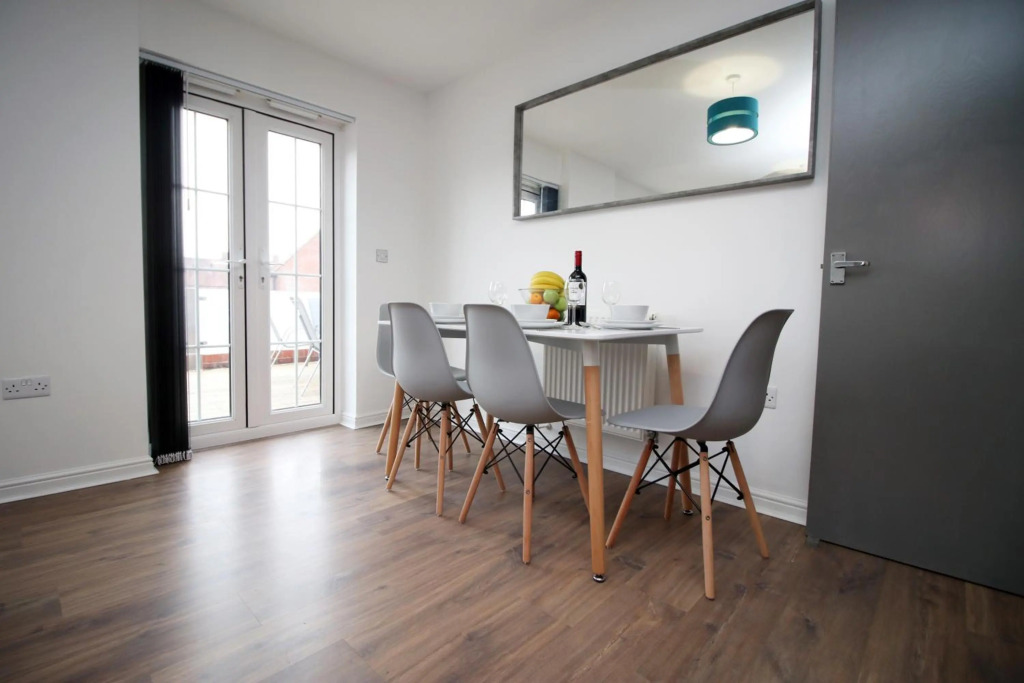 DELFT - A 5 bedroom house with terrace by Prestigious Stays - Includes Wifi, Netflix & Amazon Alexa