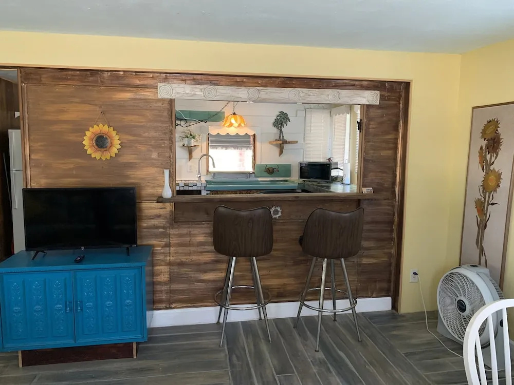 Nature Coast Inn & Cottages