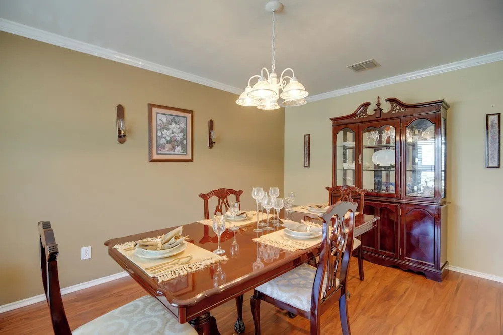 Near Seaworld! Modern Family Home w/ Pool Access