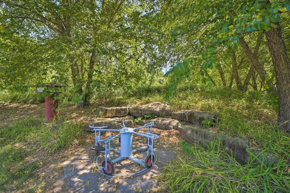 Chalet at Falling Water: Close to Bike Trails