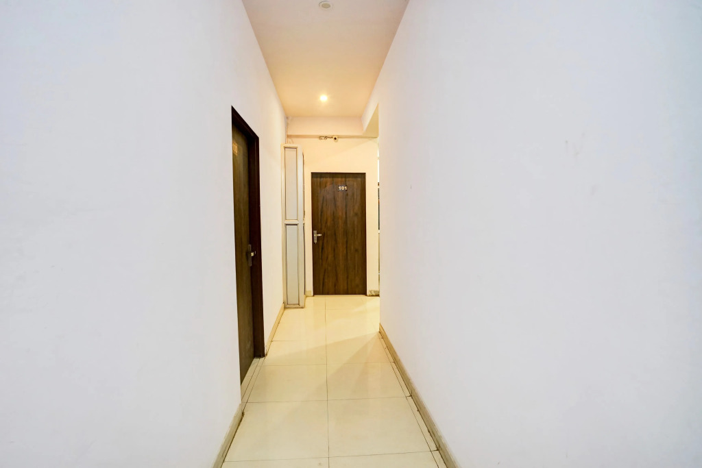 OYO JAI1273 Rayal Inn