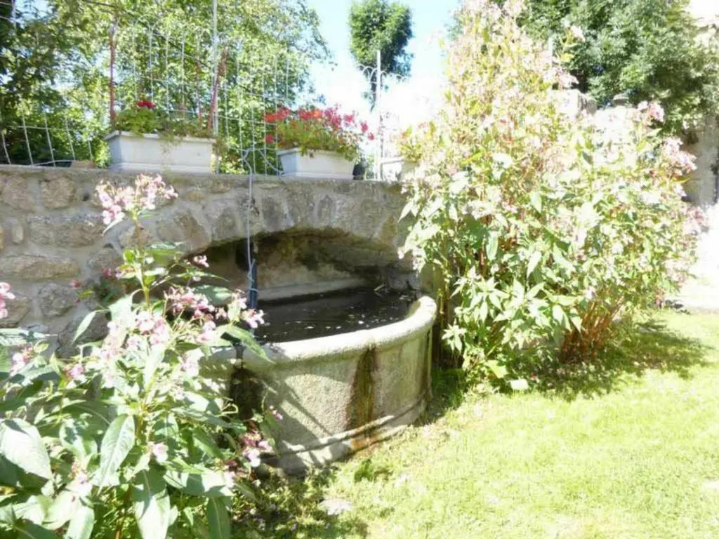 Maison indépendante avec terrasse et jardin clos à Yssingeaux, proche loisirs et commerces - FR-1-582-144