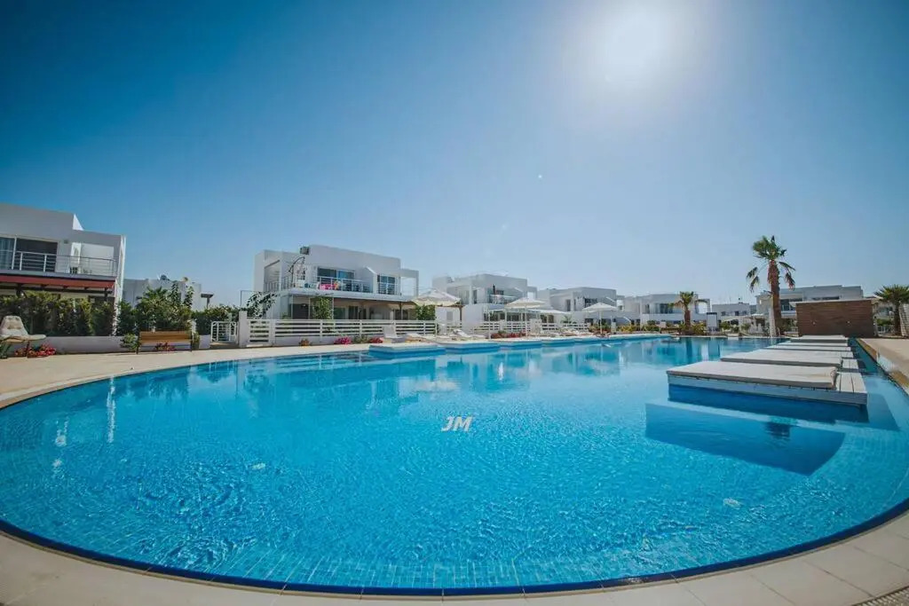 APARTAMENTY 1 komn. 70m do pljazha. akvapark*
