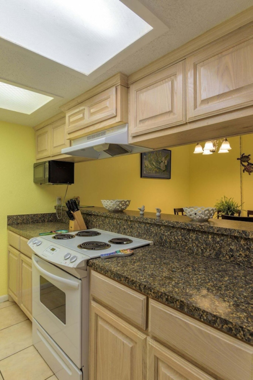 Tiki 215 - Cozy 1br Condo With King Bed Sleeps 4 1 Bedroom Condo