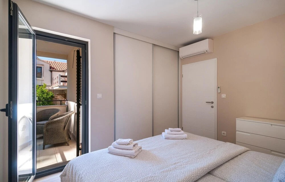 Amazing Apartment in Selca With 2 Bedrooms, Wifi and Outdoor Swimming Pool