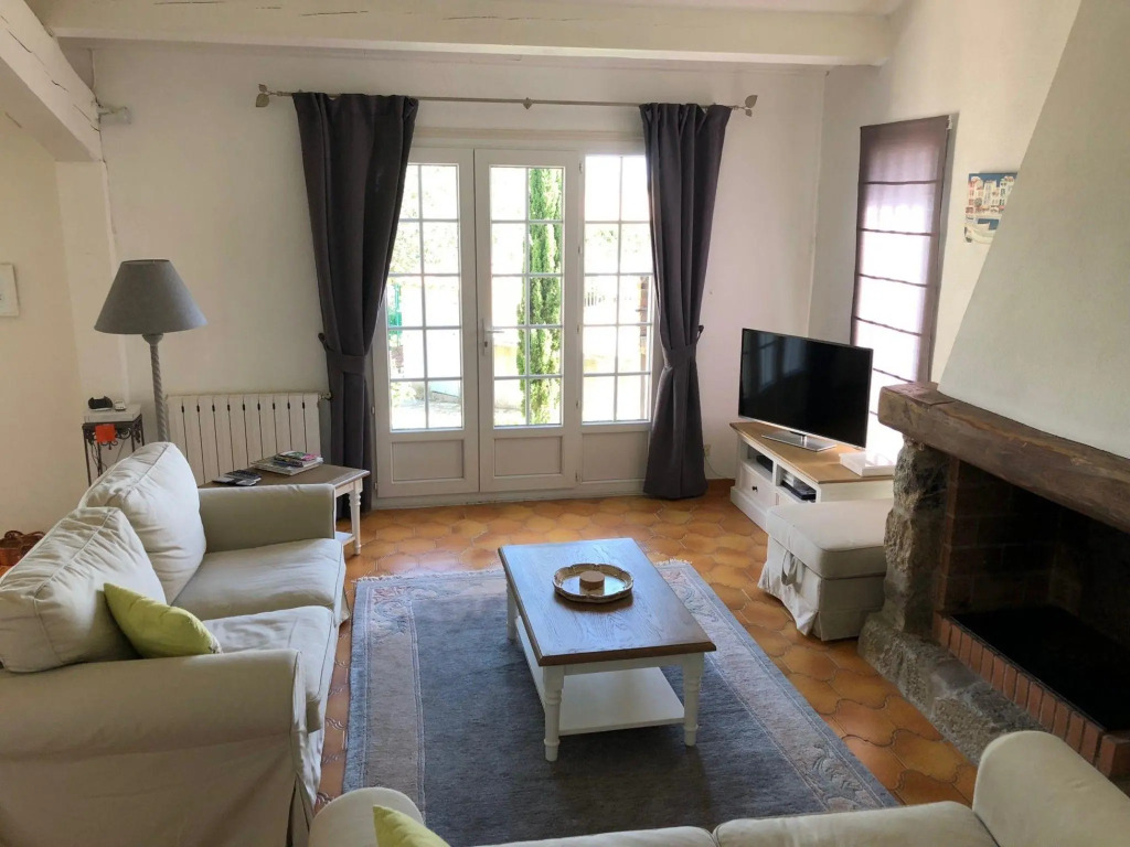 Holiday villa near Narbonne-Plage, fenced private swimming pool and view of a lake