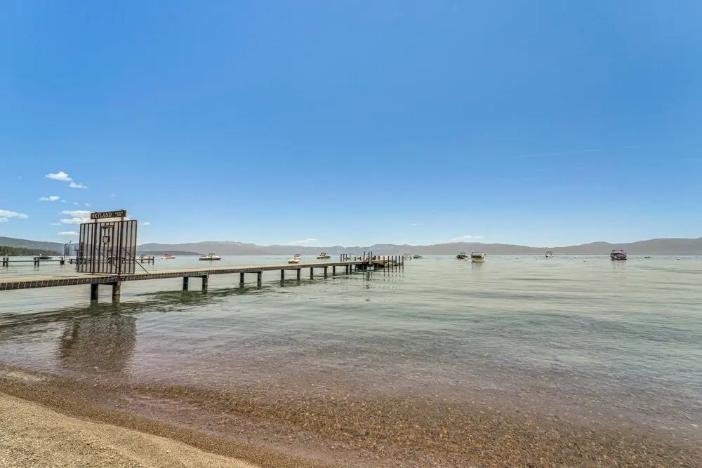 < 2 Blocks to Lake Tahoe: Family Home Near Skiing