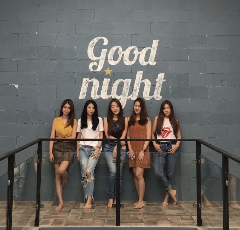 Goodnight Poshtel + Free Netflix
