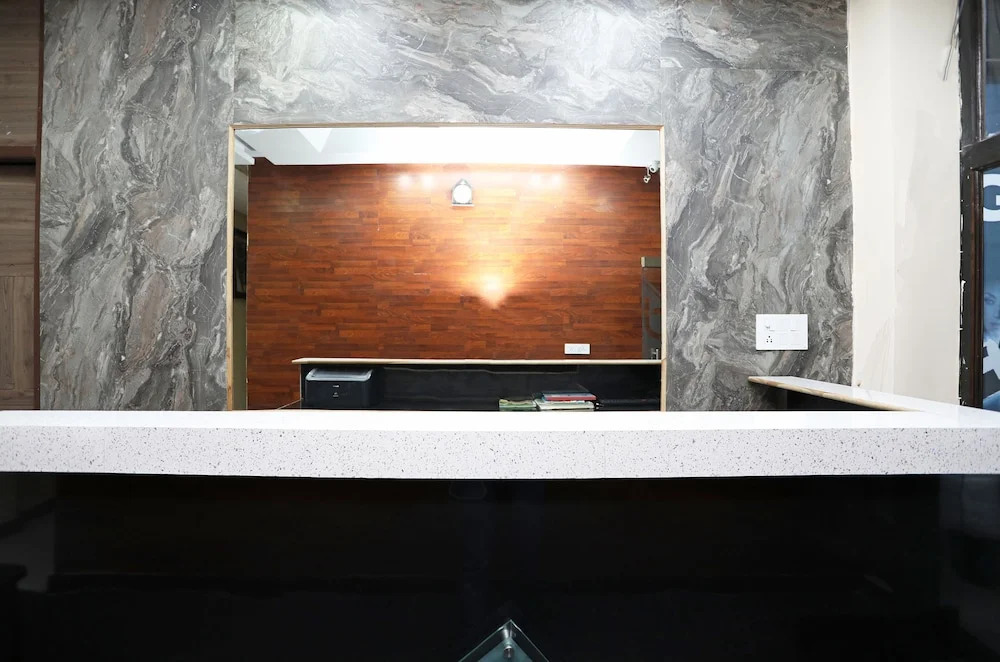 OYO 19824 Hotel Doon Palace