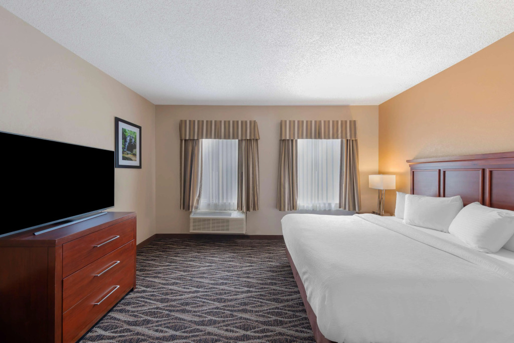 Best Western Plus Russellville Hotel & Suites