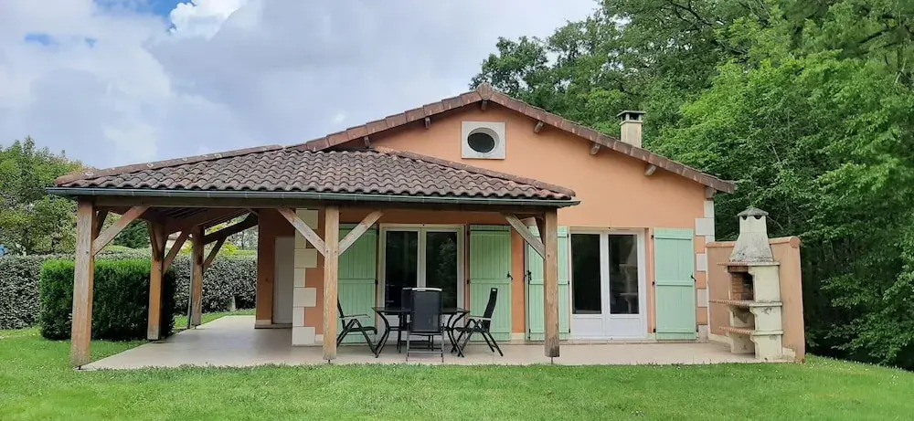Spacious villa with garden and pool