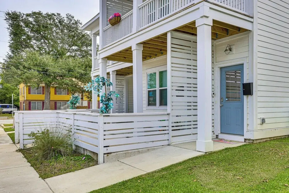 Walk to Riverfront District: Bright Wilmington Apt