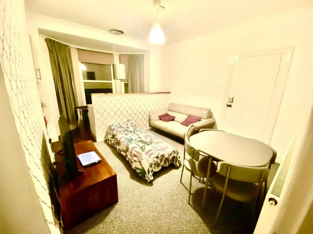The Walnut Suite Lovely One Bedroom Flat in Stoke.
