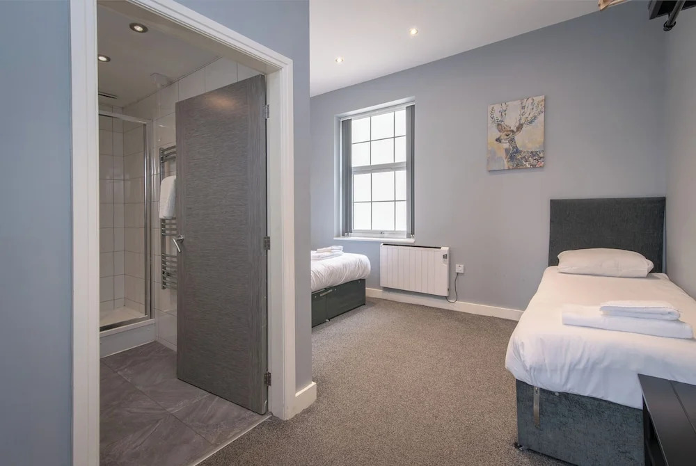 Arena Apartments - Stylish and Homely Apartments by the Ice Arena with Parking