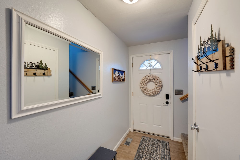 U-med District Townhome w/ Private Yard + Grill